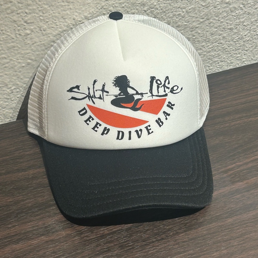 Salt Life Two-Tone Trucker Hat